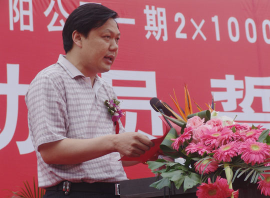 公司總經(jīng)理牛小昌作為參建單位代表在會上第一個(gè)表態(tài)發(fā)言