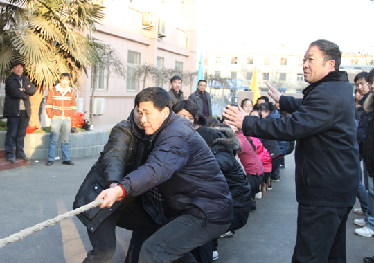 拔河場上激烈角逐