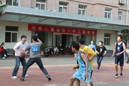 防守森嚴(yán),不好傳啊