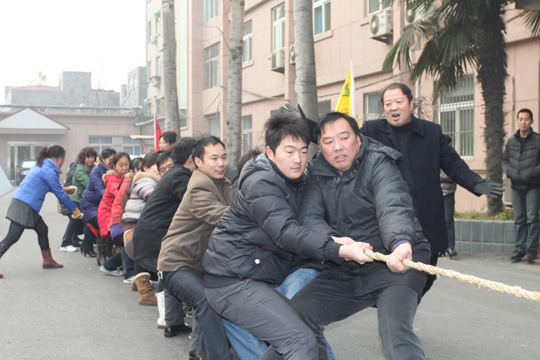 奮勇拼搏，不甘落后