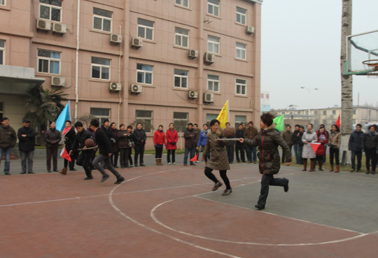 穩(wěn)住了，向前沖