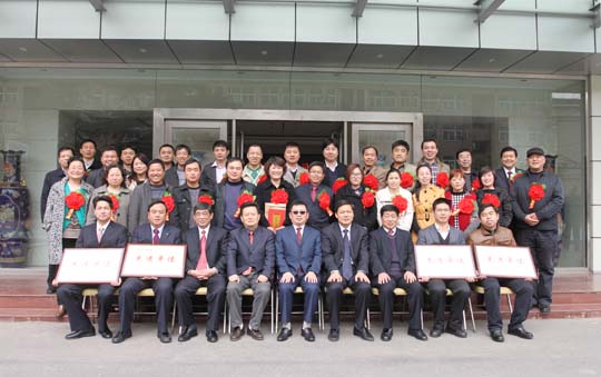 工會主席翟武漢宣布《表彰2012年度先進(jìn)單位和先進(jìn)個人的決定》