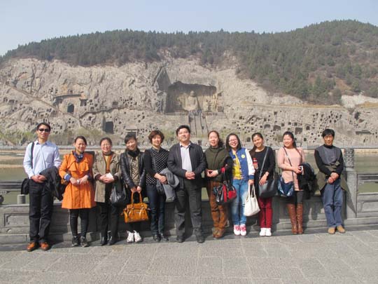 第八分公司、鄭州分公司聯(lián)合組織女工到洛陽龍門石窟和白馬寺游覽