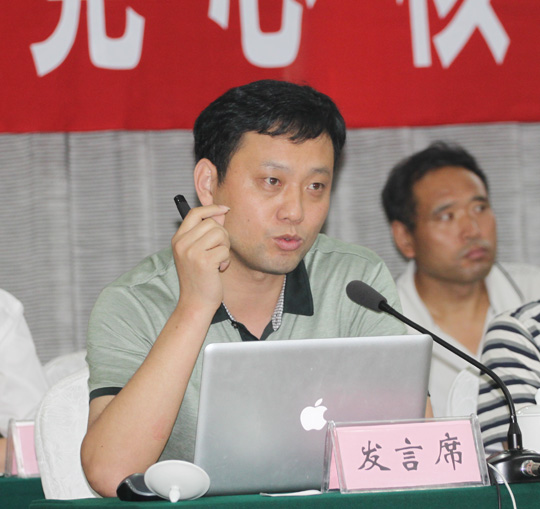 總工程師陳建中作推進(jìn)項(xiàng)目施工標(biāo)準(zhǔn)化主題報(bào)告
