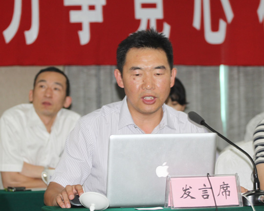 副總工程師岳明生代表建設(shè)大廈項(xiàng)目作標(biāo)準(zhǔn)化施工經(jīng)驗(yàn)介紹
