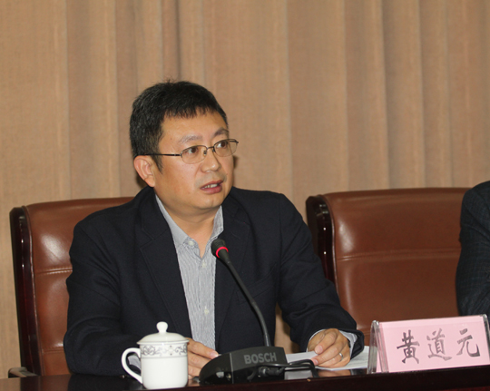 集團董事長、新當選的新鄉(xiāng)市建筑業(yè)協(xié)會會長黃道元發(fā)表講話