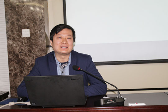 用友公司高級顧問孫魁作報告
