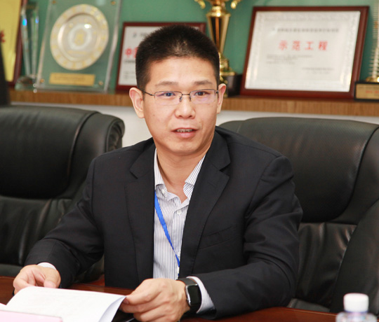 集團公司總經(jīng)理祝建明主持調(diào)研工作會議
