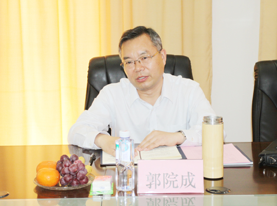 鄭州大學(xué)土木工程學(xué)院郭院成院長在簽約座談會(huì)上講話