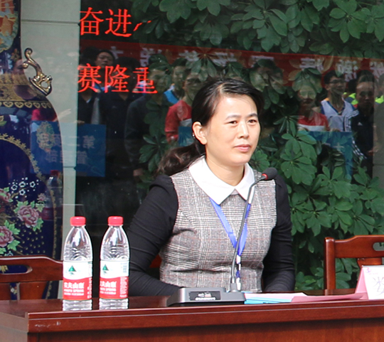 集團公司團委副書記婁梅月主持開幕式