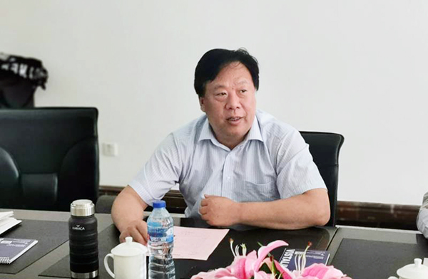 2-王天興副市長(zhǎng)與黃習(xí)功總經(jīng)理在會(huì)議上講話..jpg