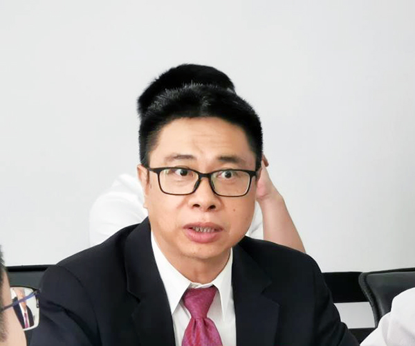 2-王天興副市長(zhǎng)與黃習(xí)功總經(jīng)理在會(huì)議上講話.jpg