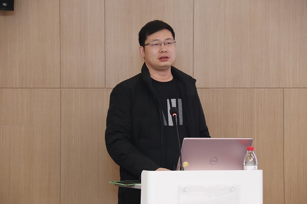 8、安裝分公司副經(jīng)理?xiàng)罾麆ψ鳌陡咝录夹g(shù)企業(yè)運(yùn)行組織優(yōu)秀案例經(jīng)驗(yàn)介紹》.JPG