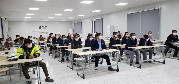 01、項目部在澆筑前召開專題會.jpg