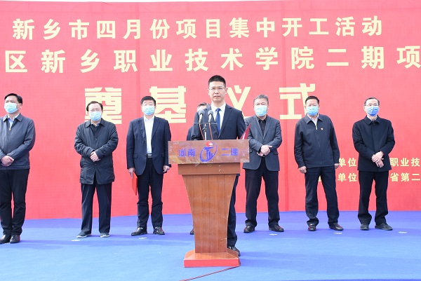 4??偘l(fā)表講話.jpg 4祝總發(fā)表講話.jpg