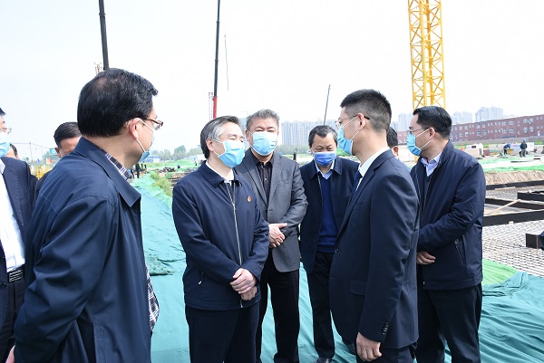 5王占波副市長與??偨涣?jpg 5王占波副市長與??偨涣?jpg