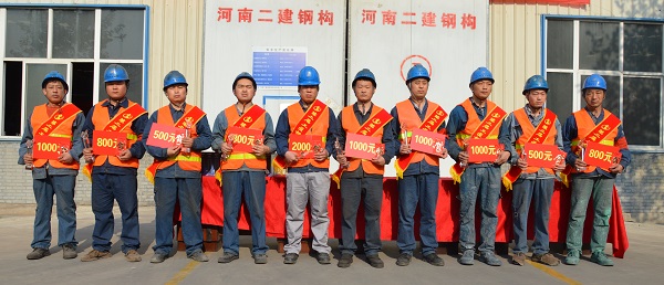 圖片二:技術(shù)能手合影留念.jpg 圖片二:技術(shù)能手合影留念.jpg