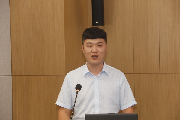 煙塔分公司呂子豪分享一位銘記初心、勇于攀登的優(yōu)秀黨員陳楠的事跡.JPG