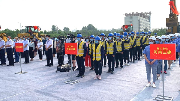 河南二建集團員工方陣.jpg 河南二建集團員工方陣.jpg
