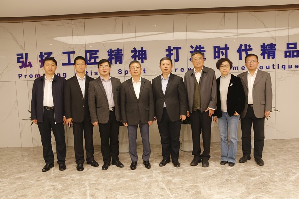 雙方領(lǐng)導合影留念.JPG 雙方領(lǐng)導合影留念.JPG