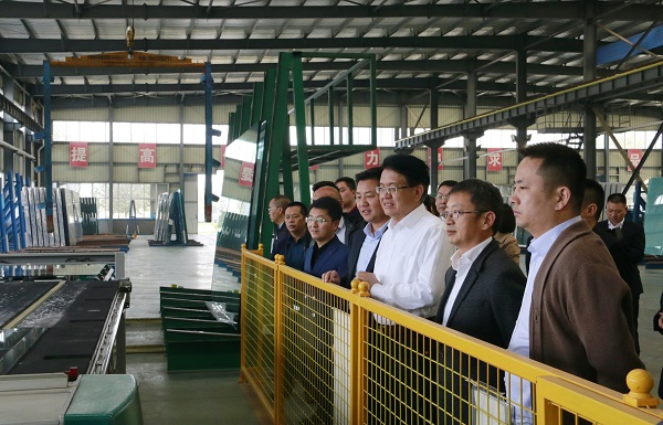 首期河南省民營(yíng)企業(yè)素質(zhì)提升工程研修班企業(yè)家一行參觀建筑產(chǎn)業(yè)園.jpg 首期河南省民營(yíng)企業(yè)素質(zhì)提升工程研修班企業(yè)家一行參觀建筑產(chǎn)業(yè)園.jpg