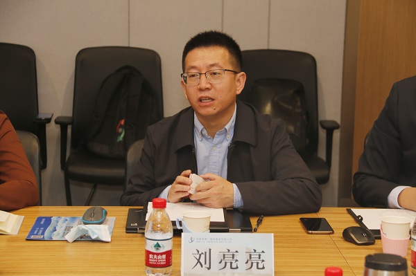 阿里巴巴集團(tuán)B類事業(yè)群企業(yè)采購(gòu)副總經(jīng)理劉亮亮作平臺(tái)介紹.jpg 阿里巴巴集團(tuán)B類事業(yè)群企業(yè)采購(gòu)副總經(jīng)理劉亮亮作平臺(tái)介紹.jpg