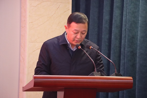 新鄉(xiāng)市教育局成教處主任楊衛(wèi)紅發(fā)表致辭.jpg 新鄉(xiāng)市教育局成教處主任楊衛(wèi)紅發(fā)表致辭.jpg