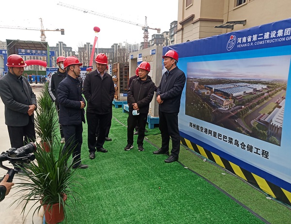 鶴壁市住建局局長常文君視察項目現(xiàn)場安全質(zhì)量標準化建設情況.jpg 鶴壁市住建局局長常文君視察項目現(xiàn)場安全質(zhì)量標準化建設情況.jpg