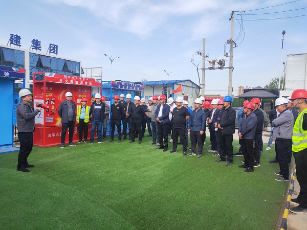 焦作市住建局副局長張保忠在會上講話.jpg 焦作市住建局副局長張保忠在會上講話.jpg