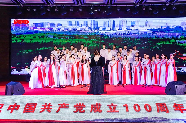 大合唱《中國 中國 鮮紅的太陽永不落》1.jpg 大合唱《中國 中國 鮮紅的太陽永不落》1.jpg