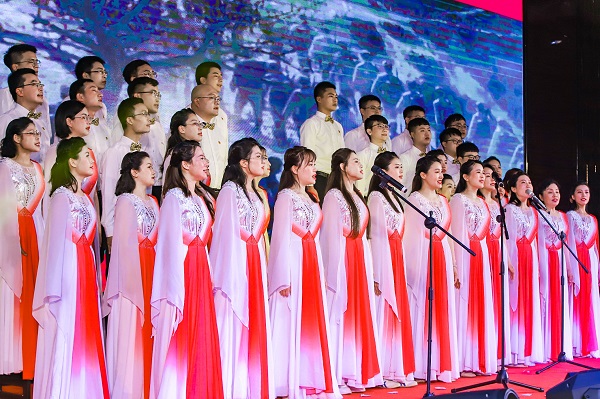大合唱《中國 中國 鮮紅的太陽永不落》2.jpg 大合唱《中國 中國 鮮紅的太陽永不落》2.jpg