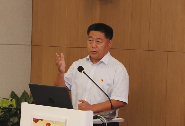 11、集團公司黨委書記張會民作點評講話.jpg 11、集團公司黨委書記張會民作點評講話.jpg