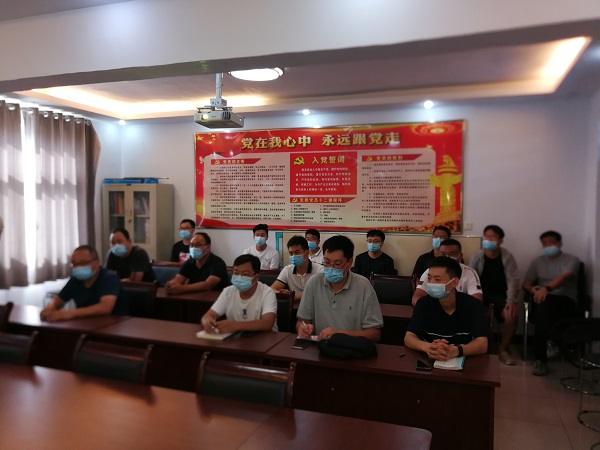 2、參加技術(shù)援助的集團(tuán)公司工程技術(shù)人員.jpg 2、參加技術(shù)援助的集團(tuán)公司工程技術(shù)人員.jpg