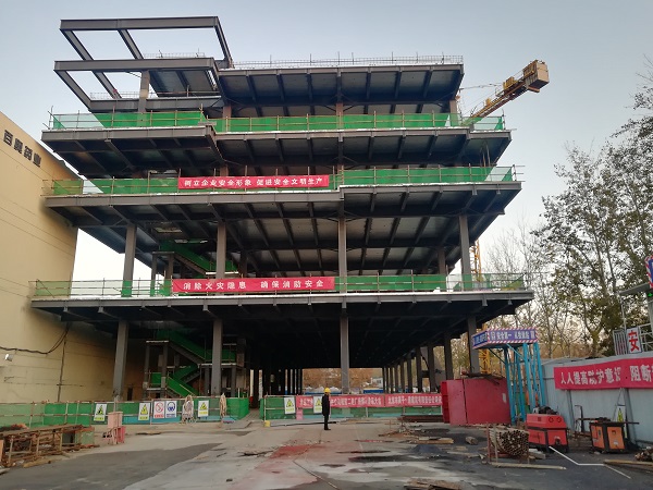 北京百奧藥業(yè)有限責任公司新建二期生產(chǎn)廠房項目結(jié)頂現(xiàn)場.jpg 北京百奧藥業(yè)有限責任公司新建二期生產(chǎn)廠房項目結(jié)頂現(xiàn)場.jpg