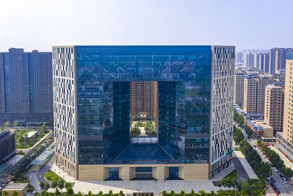 河南建設(shè)大廈外景圖2—“建設(shè)之門”宏偉中正.jpg 河南建設(shè)大廈外景圖2—“建設(shè)之門”宏偉中正.jpg