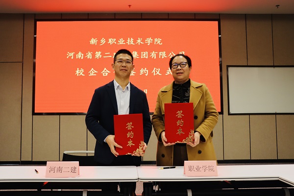 雙方簽訂校企合作協(xié)議.jpg 雙方簽訂校企合作協(xié)議.jpg