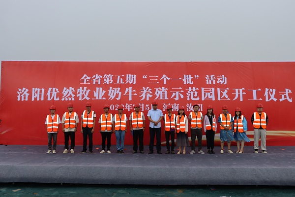 我公司項目管理團隊人員合影.jpg 我公司項目管理團隊人員合影.jpg