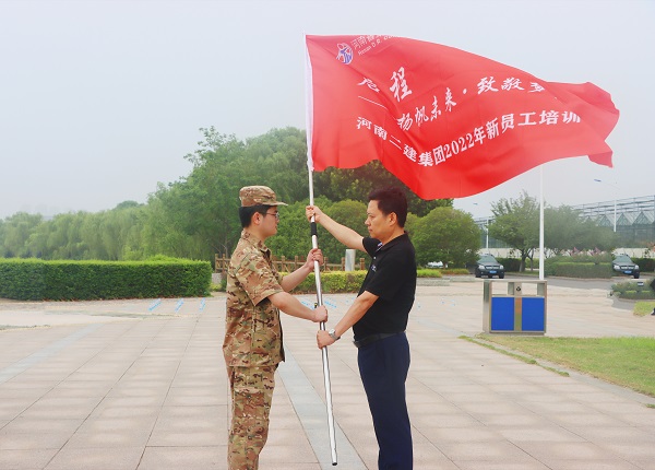授旗儀式現(xiàn)場.jpg 授旗儀式現(xiàn)場.jpg