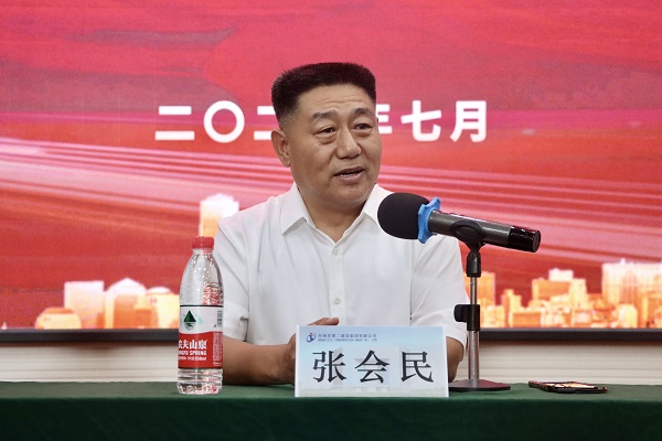 集團(tuán)公司黨委書記張會民對新員工提出希冀.jpg 集團(tuán)公司黨委書記張會民對新員工提出希冀.jpg
