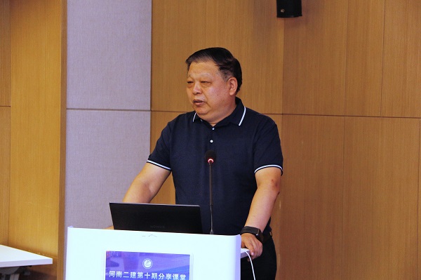 河南省建設(shè)工程質(zhì)量安全技術(shù)總站副站長高貴平講話.JPG 河南省建設(shè)工程質(zhì)量安全技術(shù)總站副站長高貴平講話.JPG
