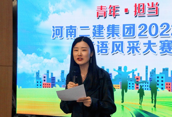 河南財經(jīng)政法大學(xué)翟亞迪博士對選手的表現(xiàn)進(jìn)行點評.jpg 河南財經(jīng)政法大學(xué)翟亞迪博士對選手的表現(xiàn)進(jìn)行點評.jpg