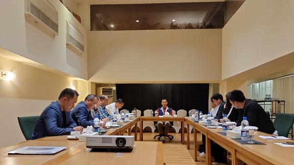 6董事長(zhǎng)一行與巴基斯坦團(tuán)隊(duì)負(fù)責(zé)人召開專題會(huì)議.jpg 6董事長(zhǎng)一行與巴基斯坦團(tuán)隊(duì)負(fù)責(zé)人召開專題會(huì)議.jpg