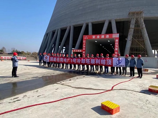 封頂儀式現(xiàn)場(chǎng).jpg 封頂儀式現(xiàn)場(chǎng).jpg