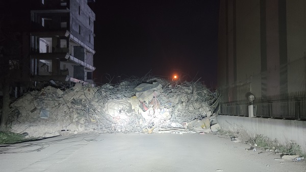 2市內行駛，道路受阻，被迫改道.jpg