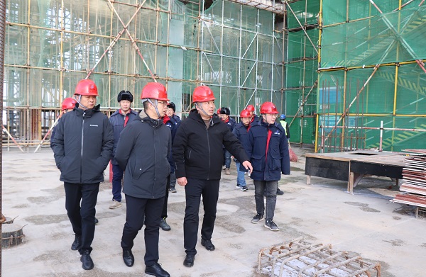 ??傄恍械街鲝S房7.95m層進(jìn)行實(shí)地查看.JPG ??傄恍械街鲝S房7.95m層進(jìn)行實(shí)地查看.JPG