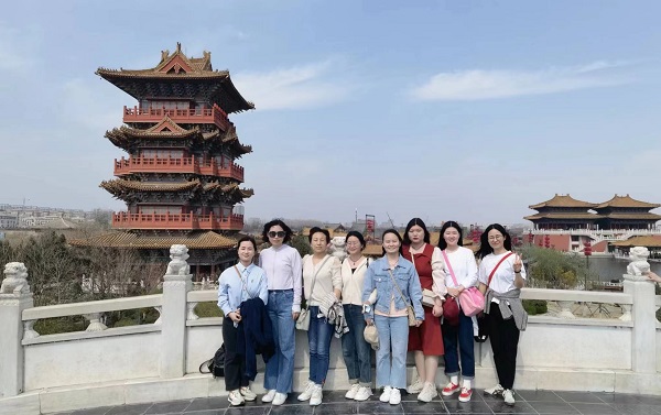 第一項目管理部女職工合影留念.jpg 第一項目管理部女職工合影留念.jpg