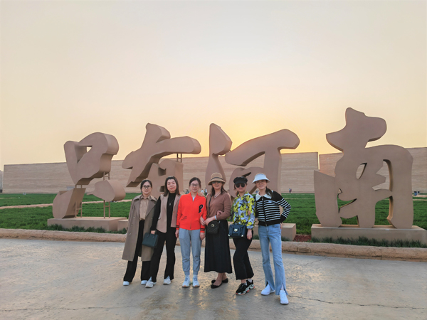 壓縮圖-第二項目管理部女職工合影留念.jpg 壓縮圖-第二項目管理部女職工合影留念.jpg