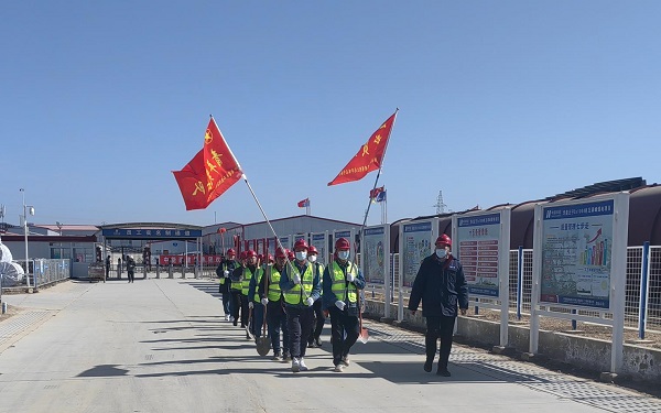 2、黨員突擊隊(duì)和青年突擊隊(duì)熱情高漲,積極行動(dòng).jpg 2、黨員突擊隊(duì)和青年突擊隊(duì)熱情高漲,積極行動(dòng).jpg