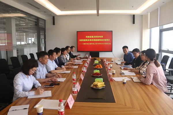 3.研討會(huì)現(xiàn)場(chǎng).jpg 3.研討會(huì)現(xiàn)場(chǎng).jpg