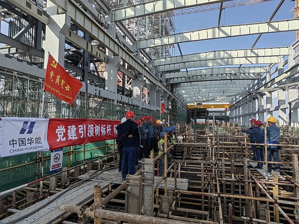 1、黨建引領(lǐng)樹標(biāo)桿 精心施工創(chuàng)精品”確保1、2號汽機(jī)基座順利澆筑.jpg 1、黨建引領(lǐng)樹標(biāo)桿 精心施工創(chuàng)精品”確保1、2號汽機(jī)基座順利澆筑.jpg